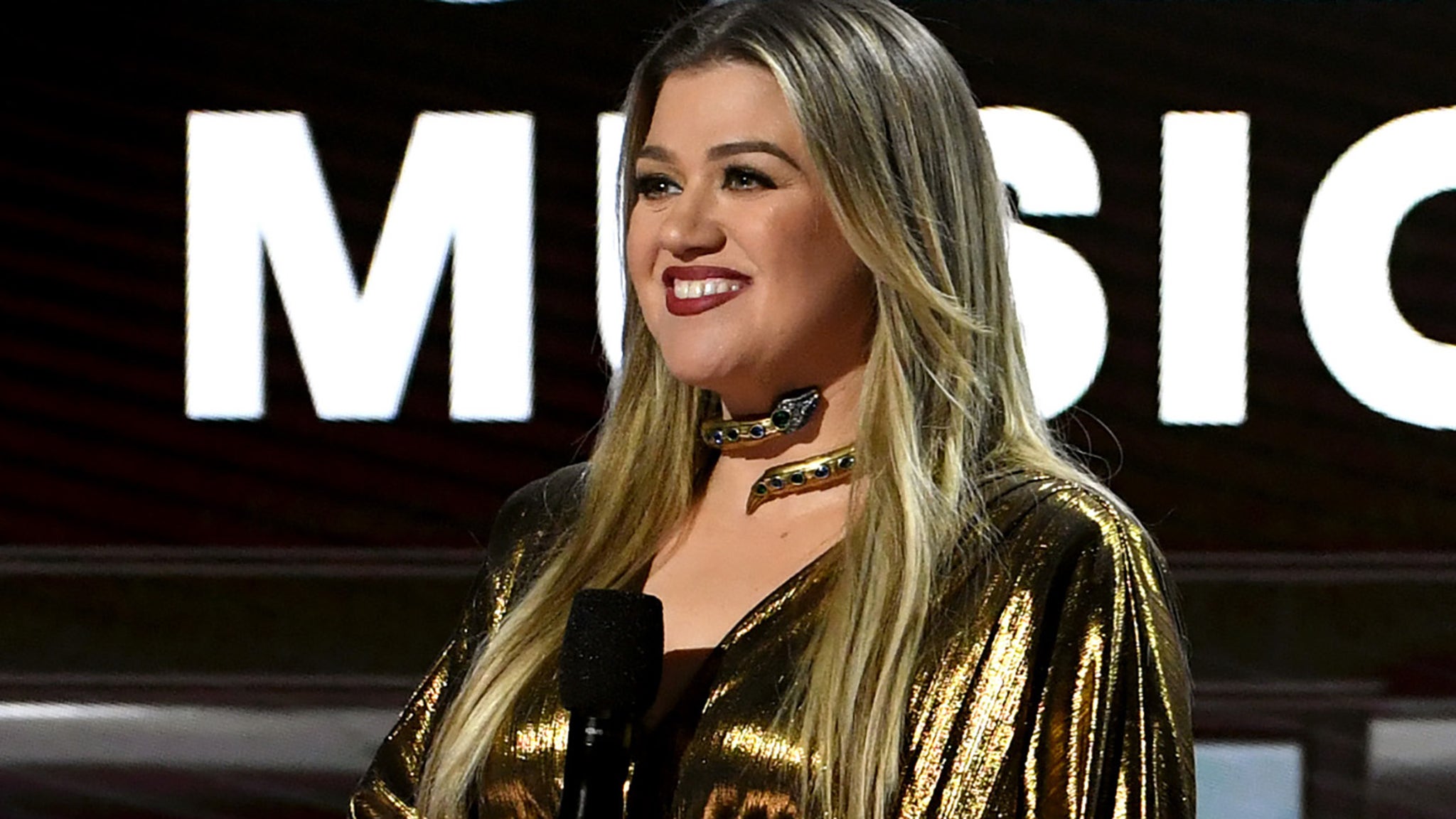 Kelly Clarkson Reaches Settlement Agreement with Ex Brandon Blackstock Over Montana Ranch - TooFab