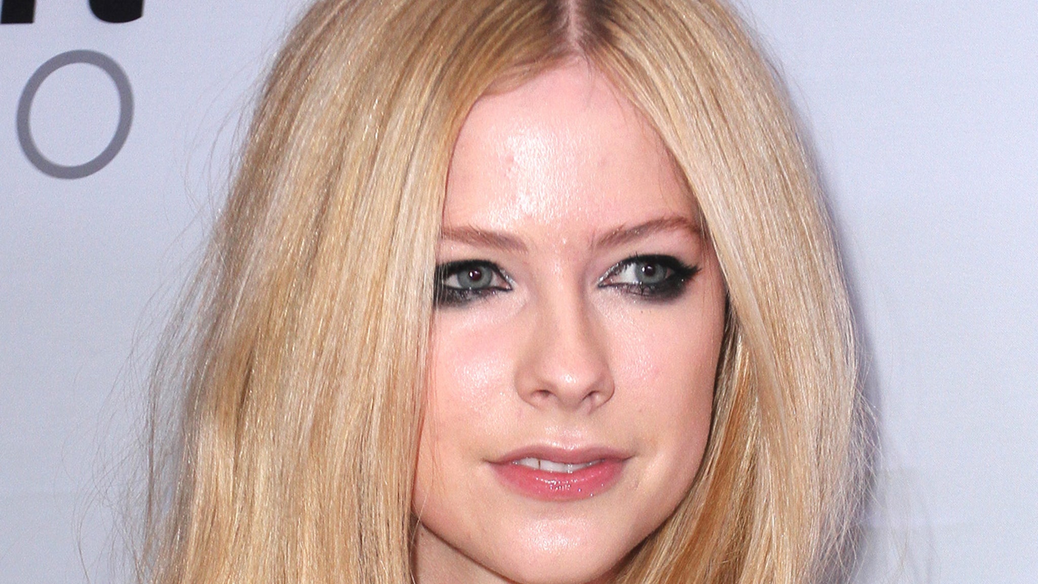Avril Lavigne Gives Lyme Disease Update Says Shes Excited For Life 