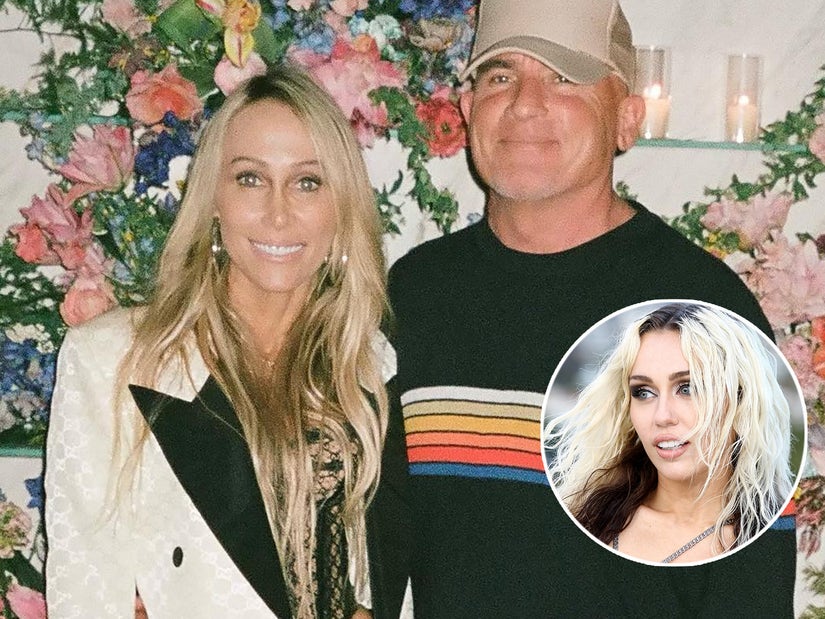 Miley Cyrus Reportedly Maid of Honor as Tish Cyrus Weds Dominic Purcell