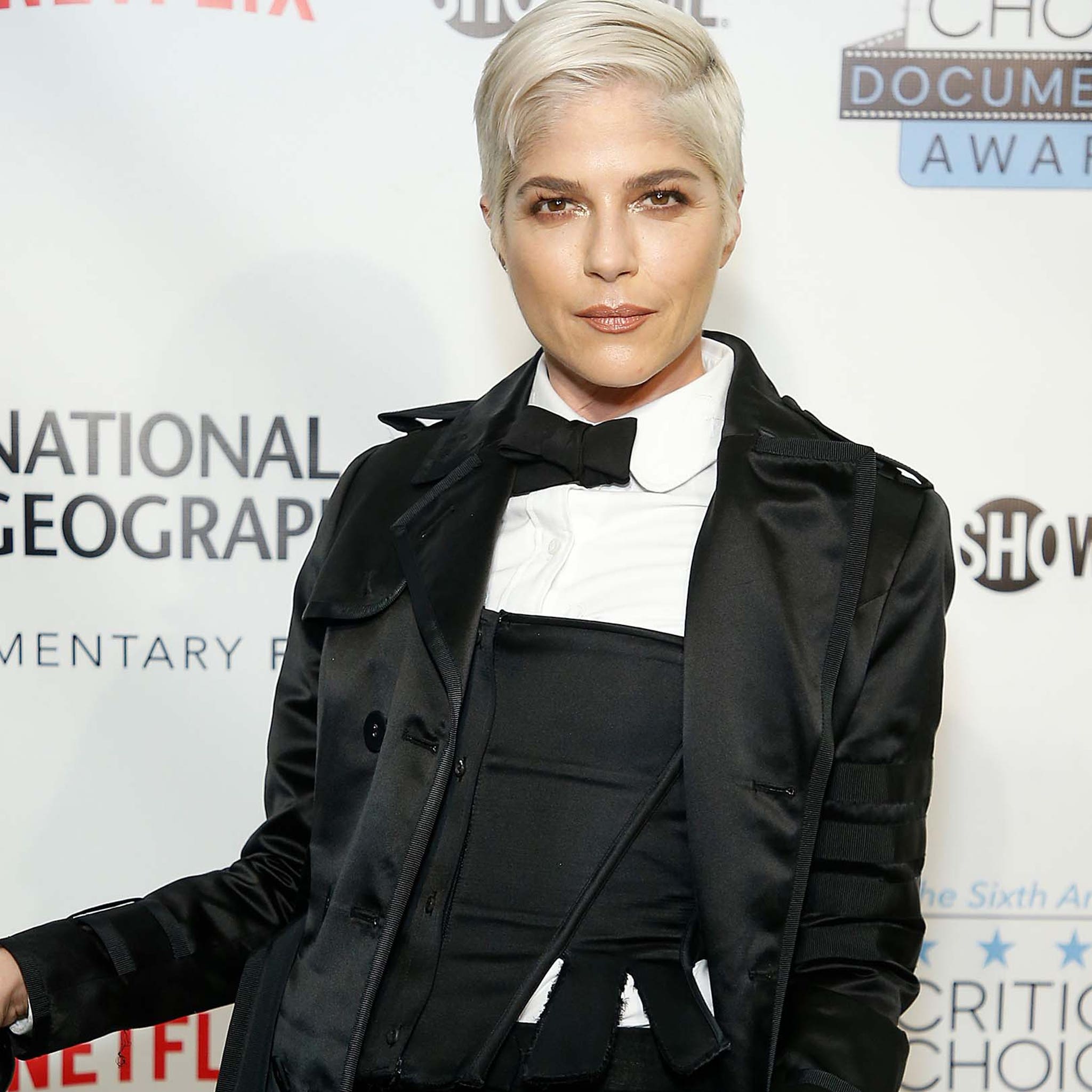 Selma Blair Blindfolded During 'Dancing With the Stars' to Overcome  Multiple Sclerosis Symptoms