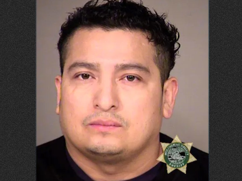 Daughter, 10, Fights Off Dad After He Slash's Mom's Throat, Locks Herself in Room to Call 911