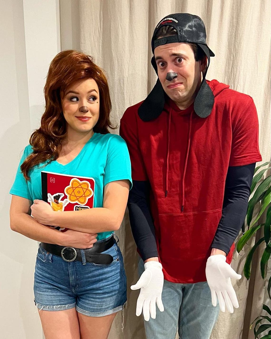 Max and roxanne costumes best sale