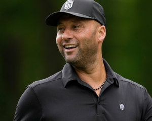 I Got a Text With the 911”: Derek Jeter Once Recounted a Close-Call  Emergency That Nearly Took His Wife's Life - EssentiallySports