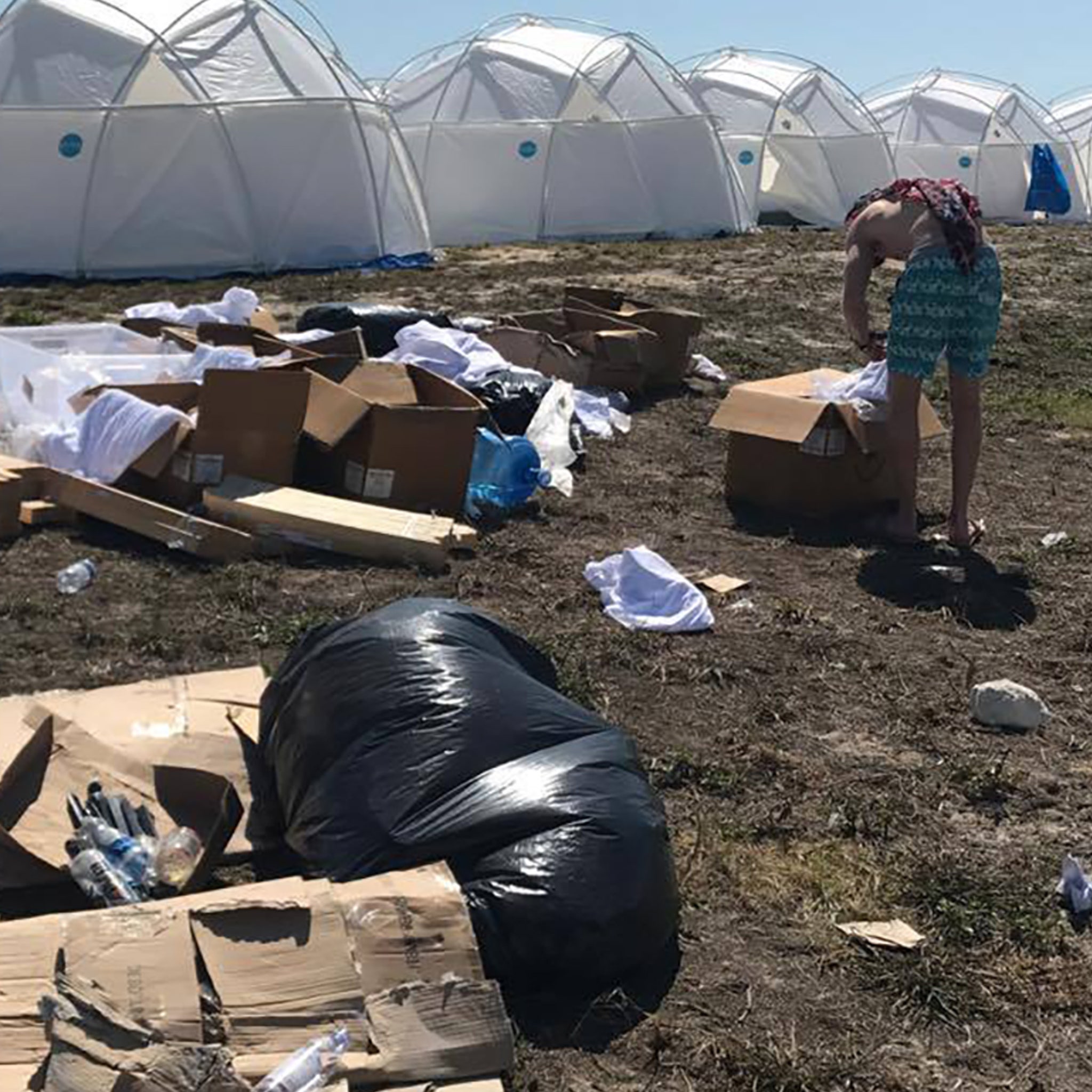 4 Reasons Ja Rule's Fyre Festival Is Being Compared to an Awful Episode of  'Survivor' (Photos)