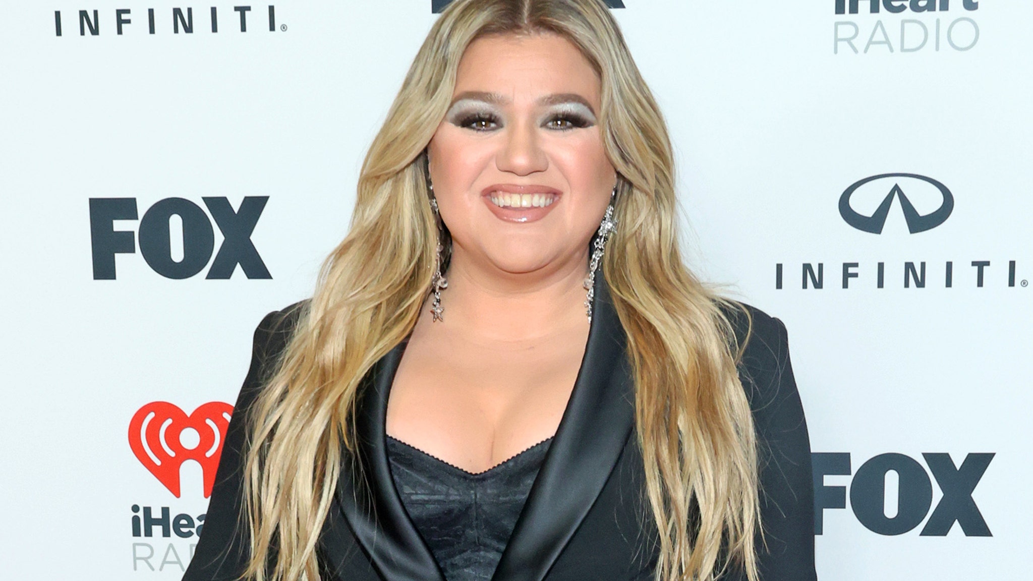 Kelly Clarkson Blindsided By Toxic Work Environment Claims About Her ...
