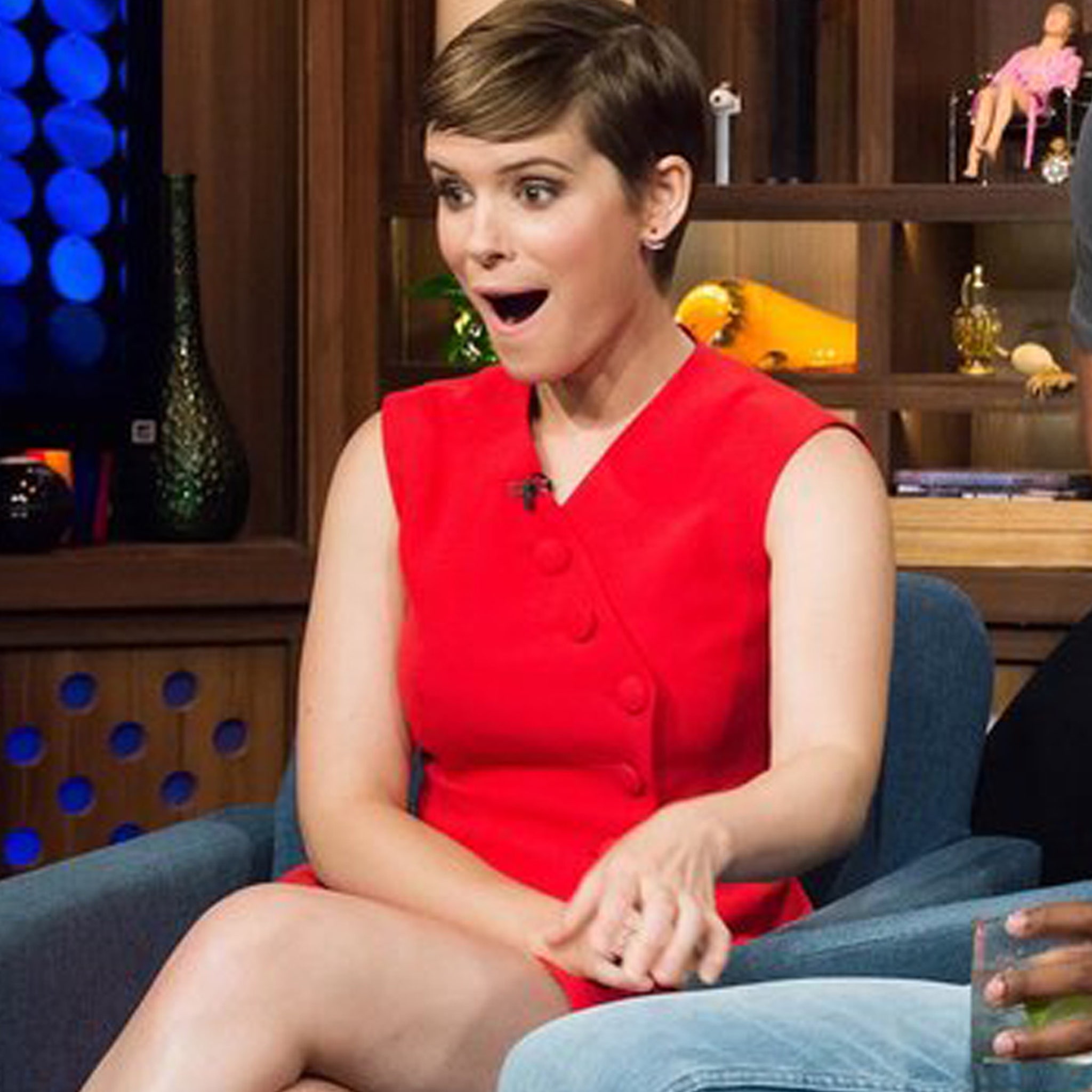 So Awkward! Jamie Bell Is Grilled About Oral Sex in Front of Rumored  Girlfriend Kate Mara