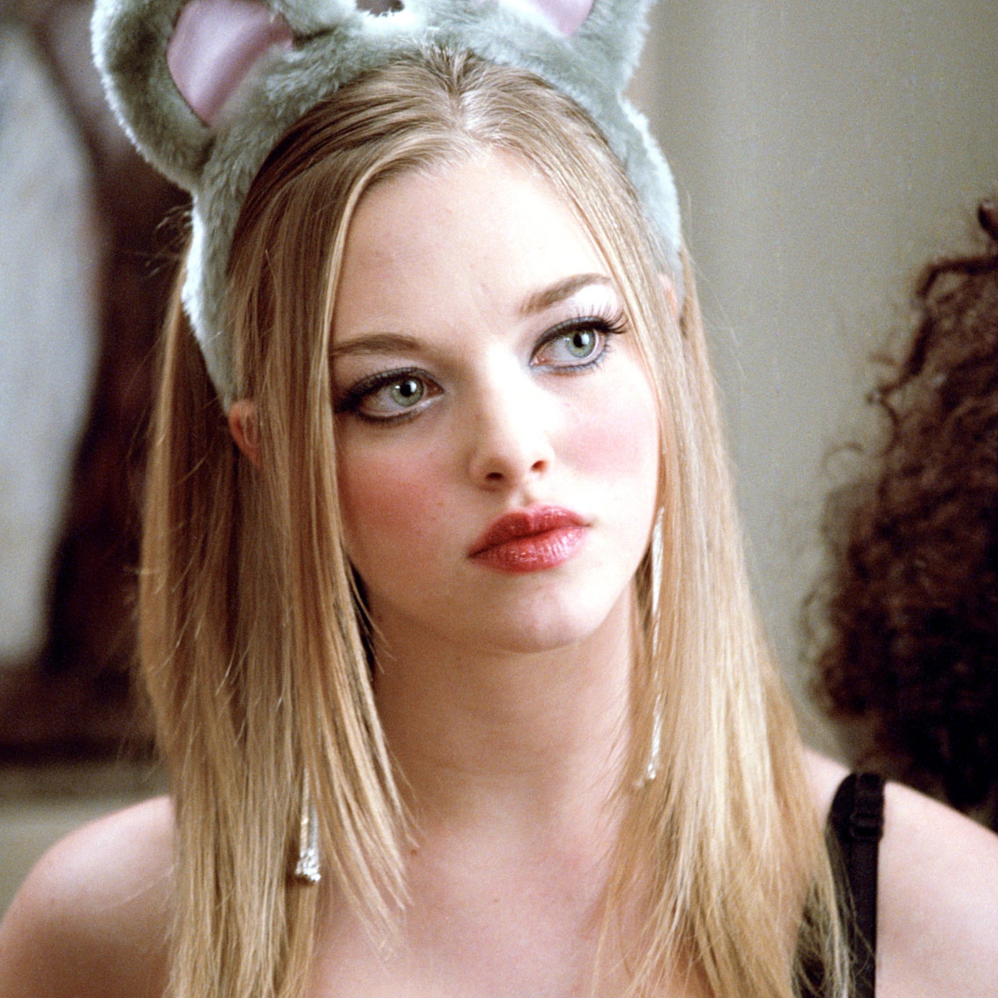 Amanda seyfried (in time-Movie) hair still cant believe this is the girl  from mean girls :O