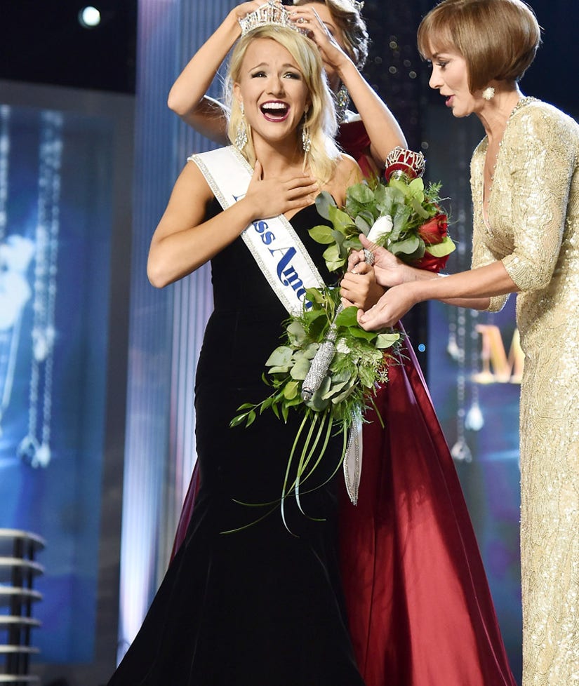 Miss Arkansas Savvy Shields Crowned Miss America 2017
