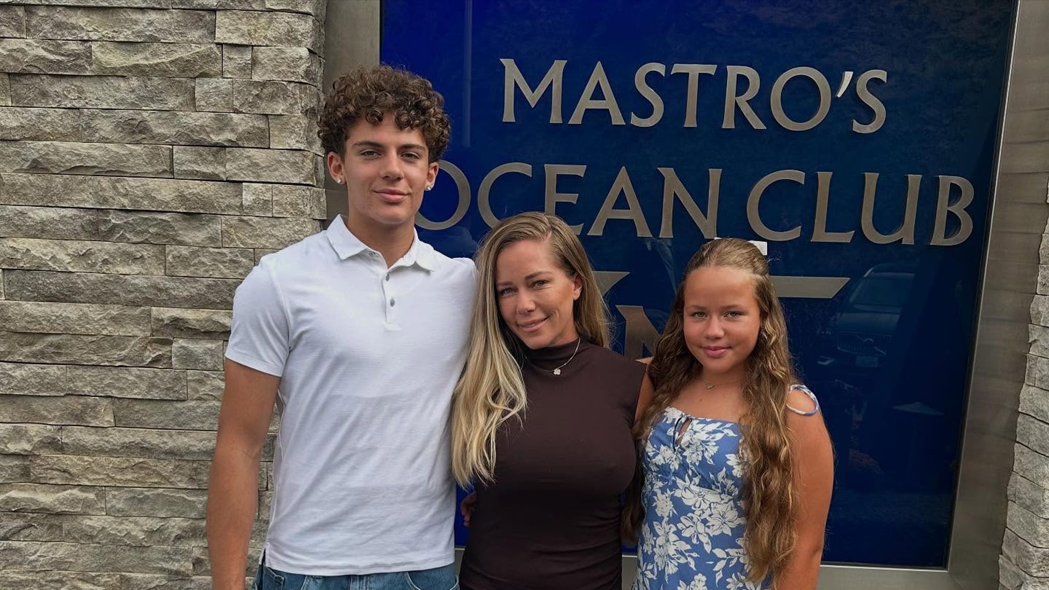 Kendra Wilkinson Turns 40 With Golf & Cigars Celebration