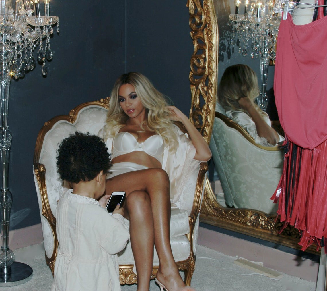 Beyonce's Candid Photos