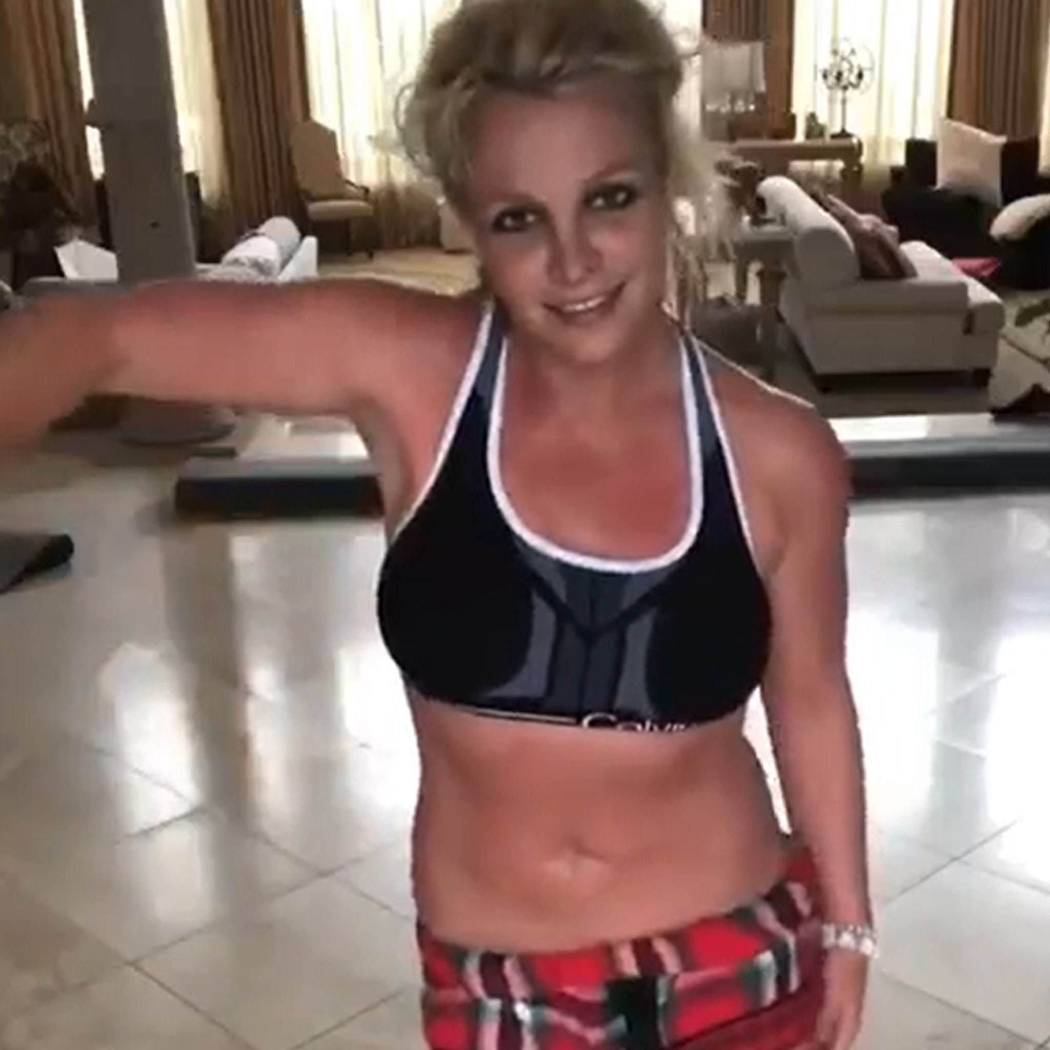 Britney Spears Hits Back At Anyone Who Says Her Instagram Posts Aren T Perfect