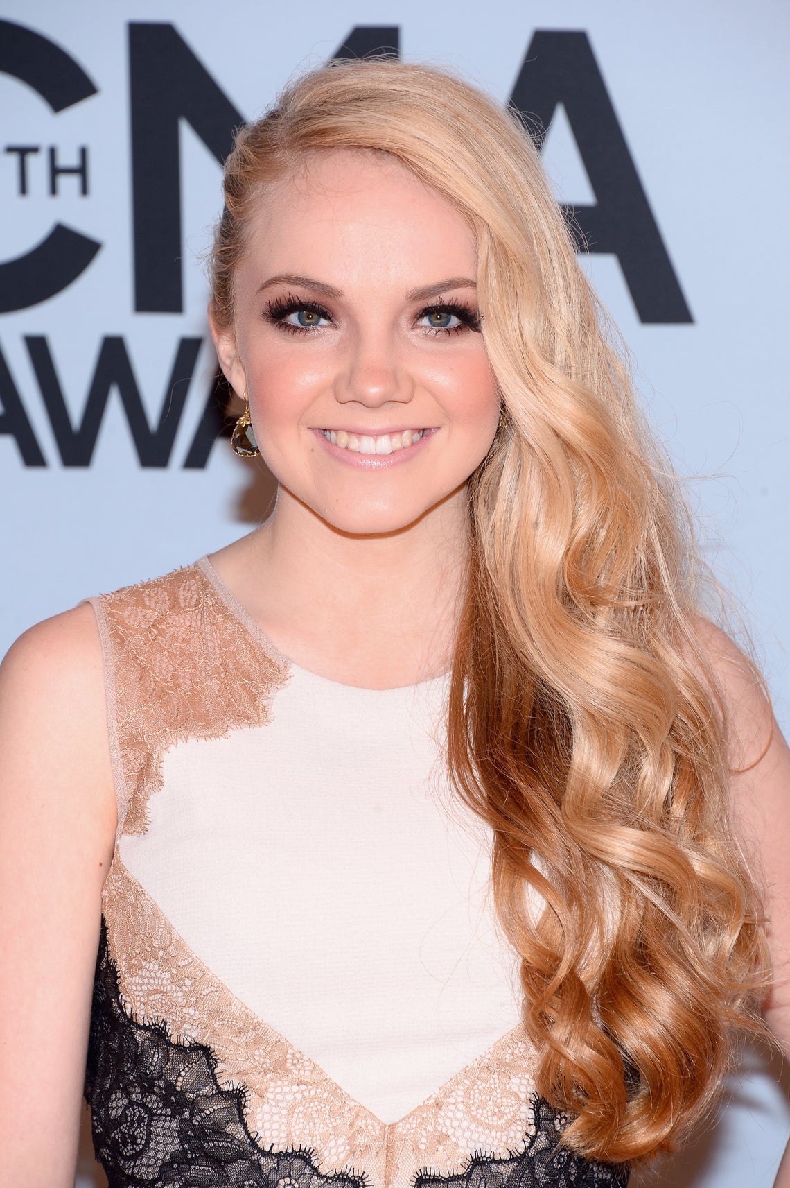 Danielle bradbery. Даниэль Брэдбери. Даниэль Брэдбери певица. Danielle Bradbery Толян. Даниэль Брэдбери Инстаграм.