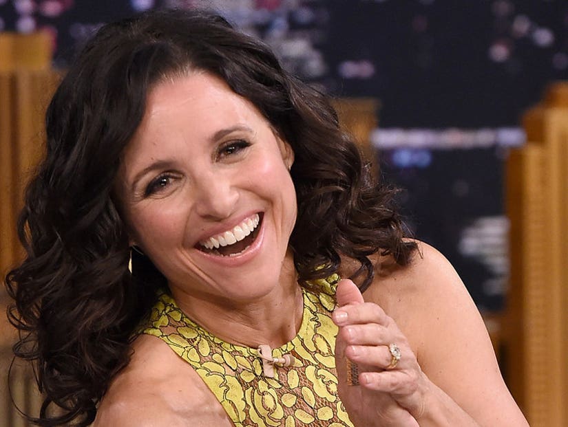 Julia Louis Dreyfus Fucking Porn - Julia Louis-Dreyfus Shares Funny Photo to Prove She's 'NOT f-cking Around'  with Chemotherapy