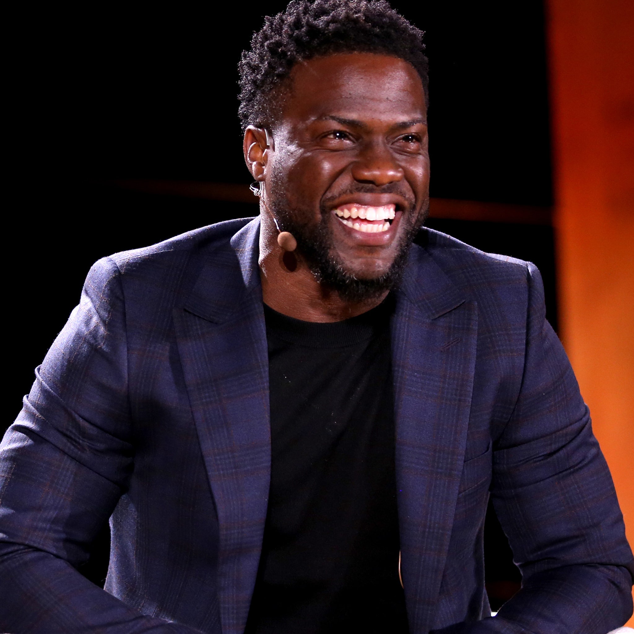 Kevin Hart s Oscars Hosting Gig Draws Mixed Reactions Critics Revisit Controversial Past