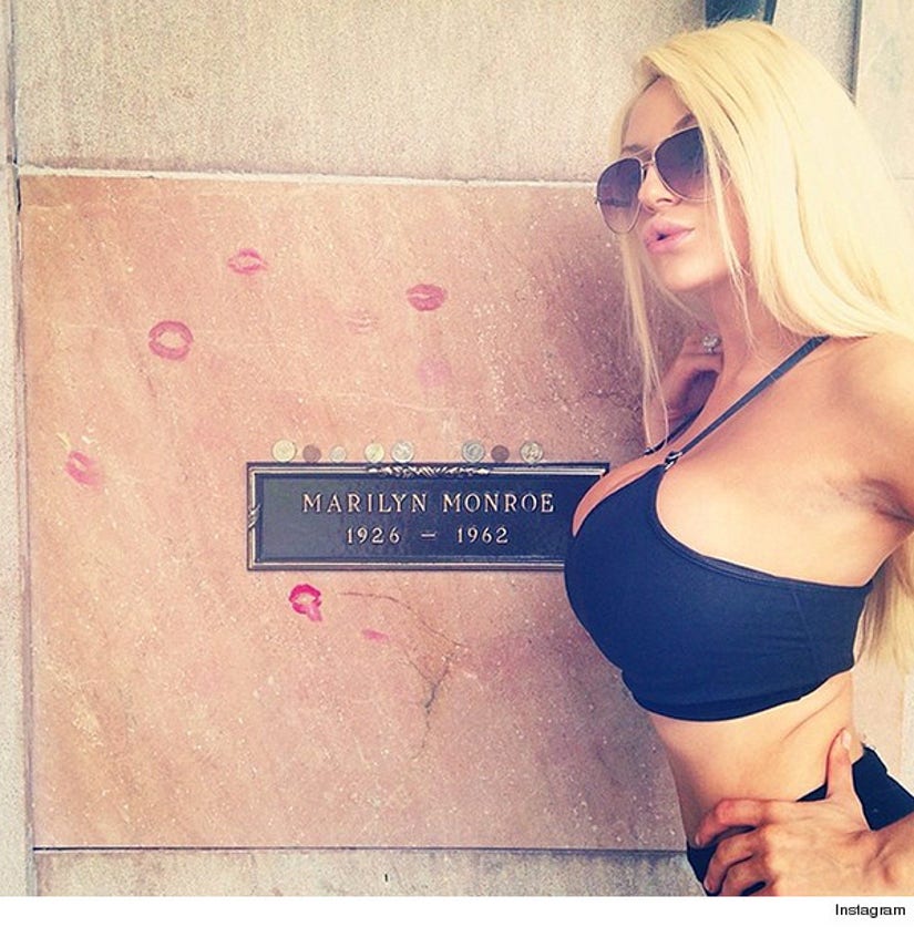 Courtney Stodden Takes Sexy Selfies With Celebrity Graves