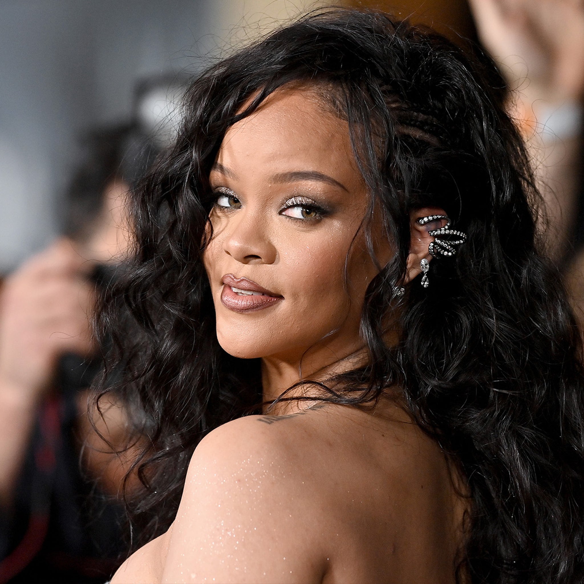 Celebs and Fans React to Pregnant Rihanna's High-Flying Super Bowl Halftime  Performance