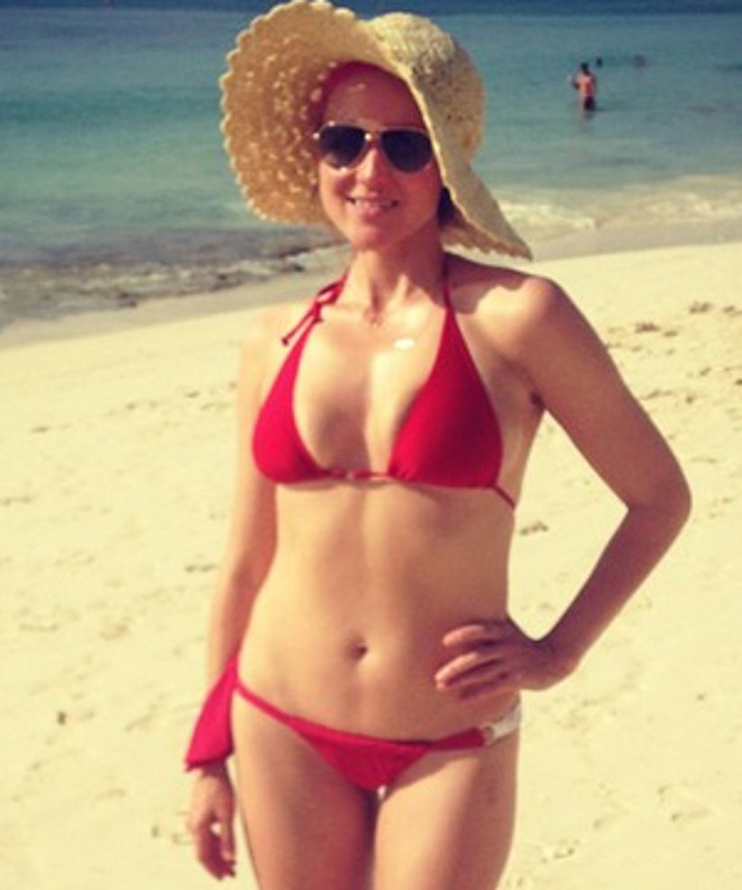 Jewel, 40, Shows Off Hot Bikini Bod in the Bahamas.