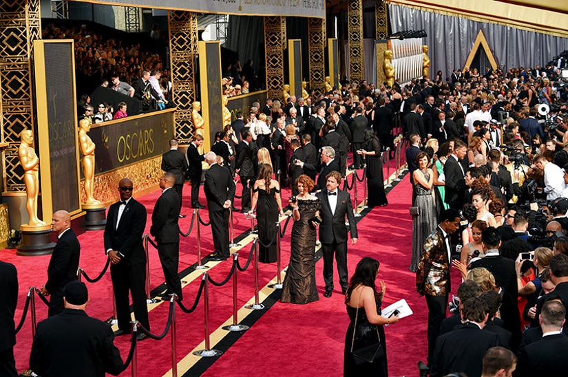 Oscars Red Carpet Drama: E!, CNN Fuming Over ABC's Expanded Live ...