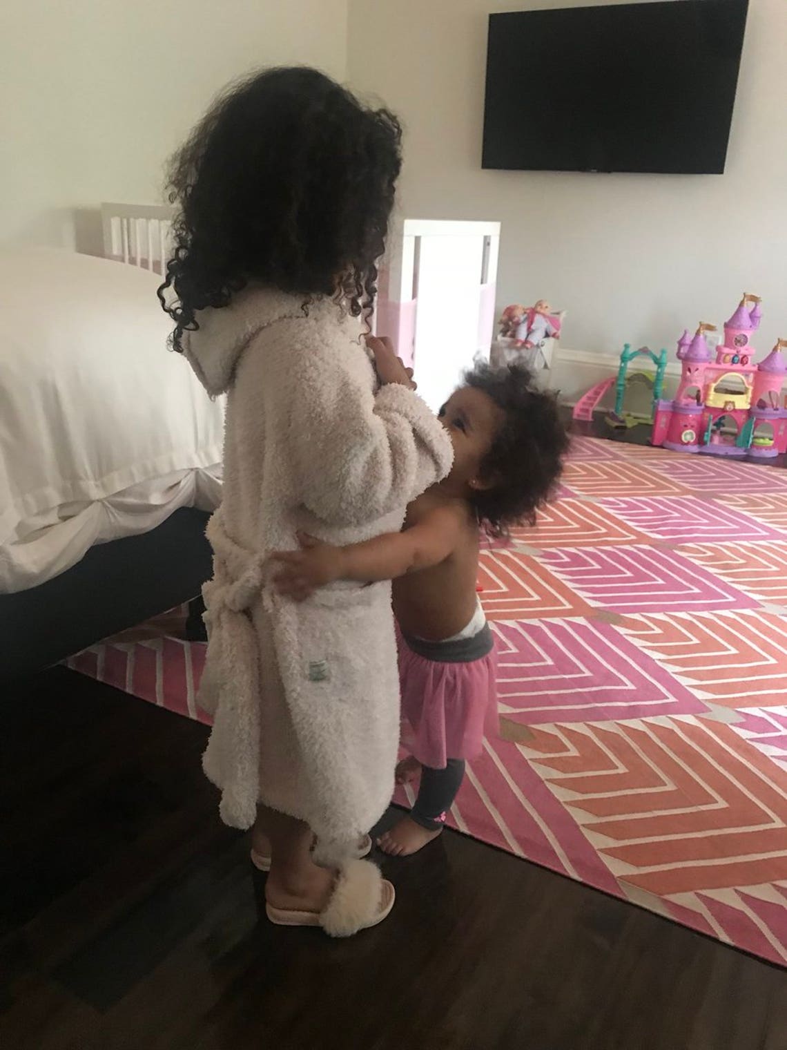 "awwww GOOD Morning 😇 cousin love 💕 North & Dream 😍😍," Rob Kardashian tweeted with the adorable photo.