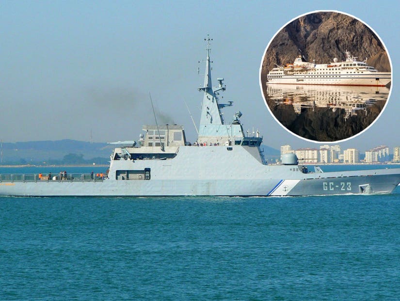 cruise ship sinks navy vessel