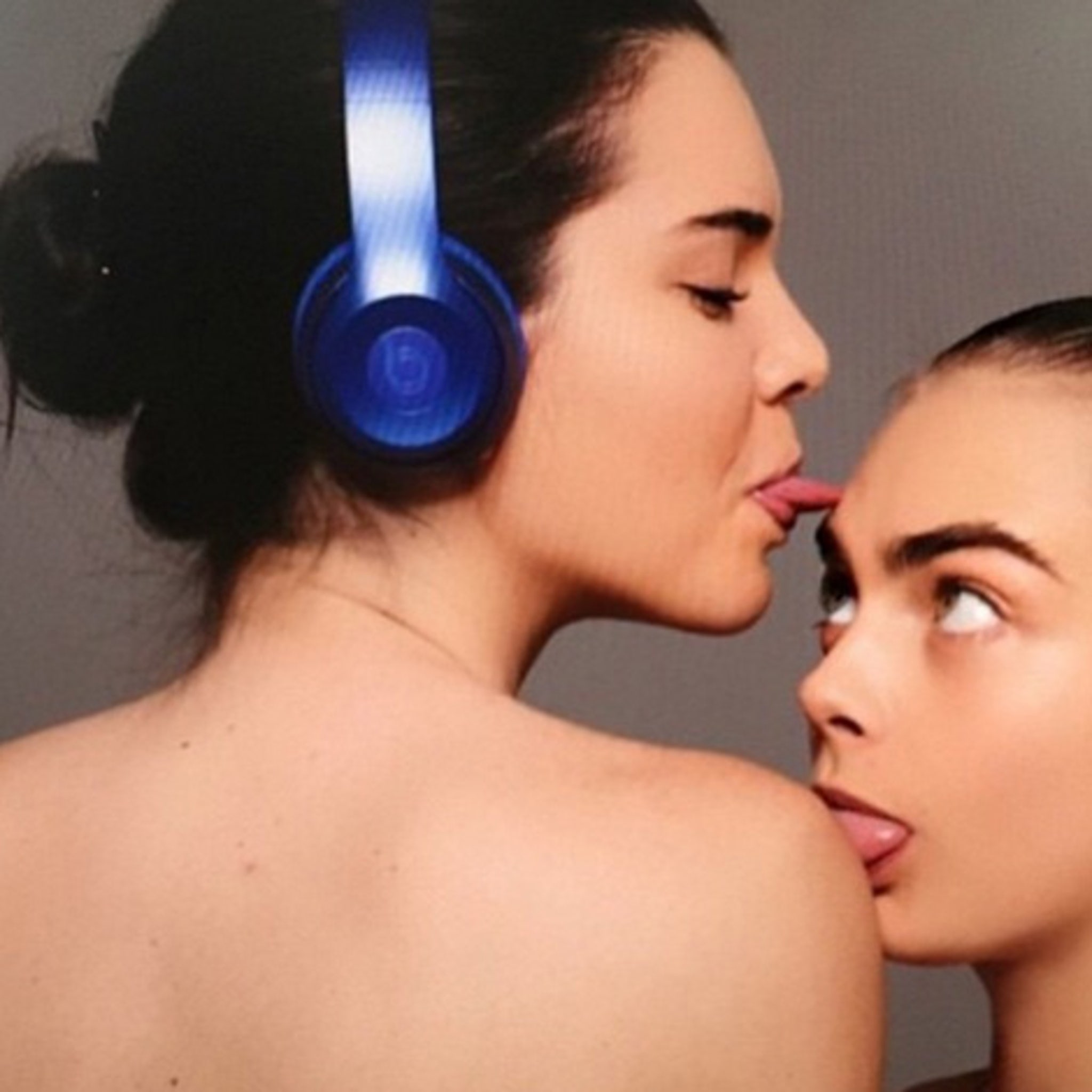 Kendall Jenner and Cara Delevingne Are Twinning in Blonde Bobs for a  Calendar | Teen Vogue