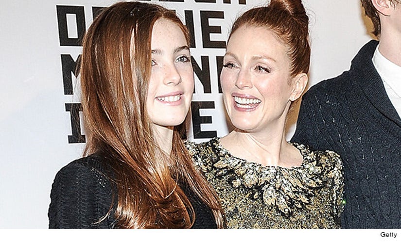 julianne moore kids