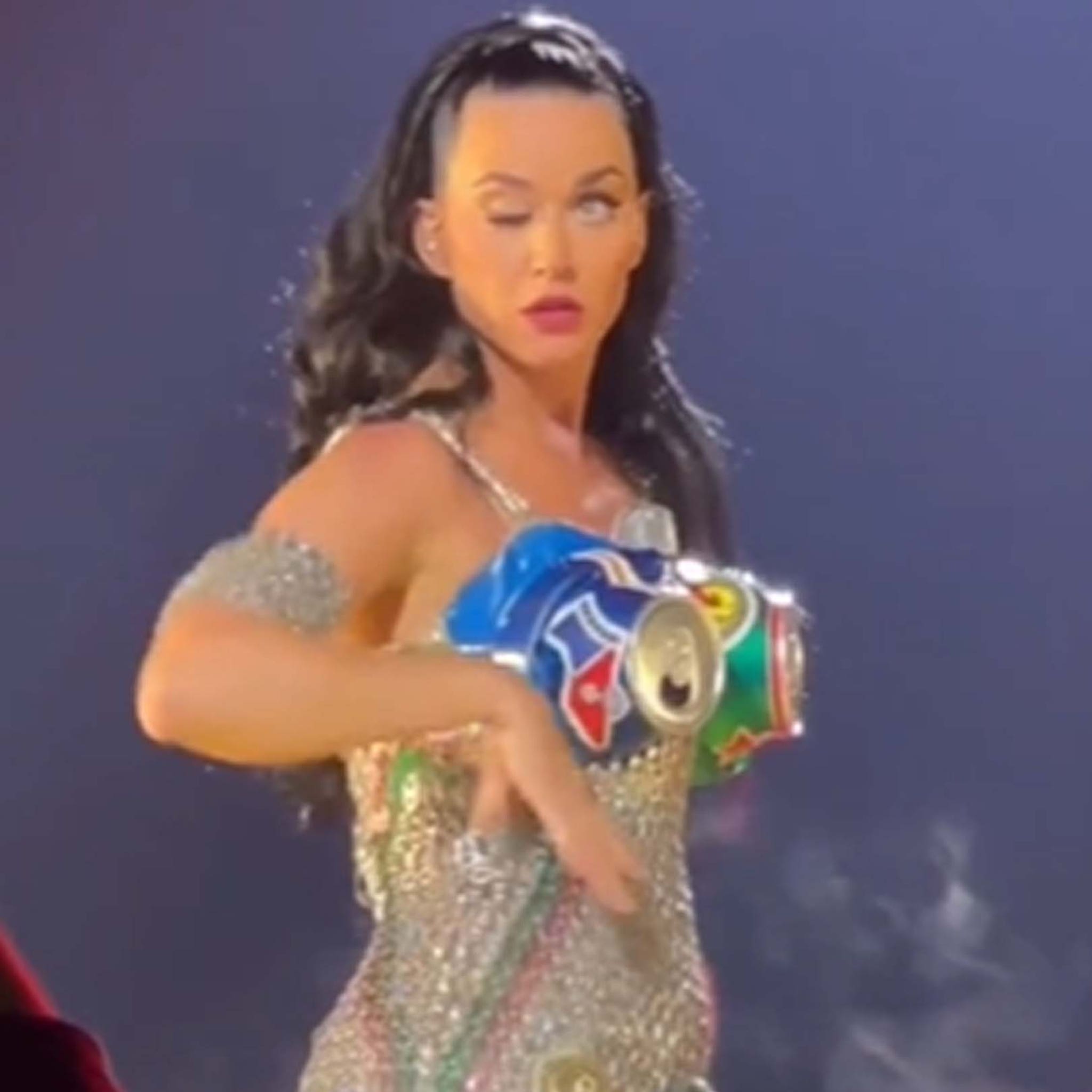 Katy Perry Addresses Eye Glitch