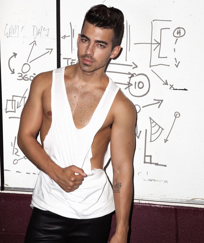 Joe Jonas Dishes on Vanessa Hudgens Nude Photo Scandal, Talks Past Porn Obsession! image