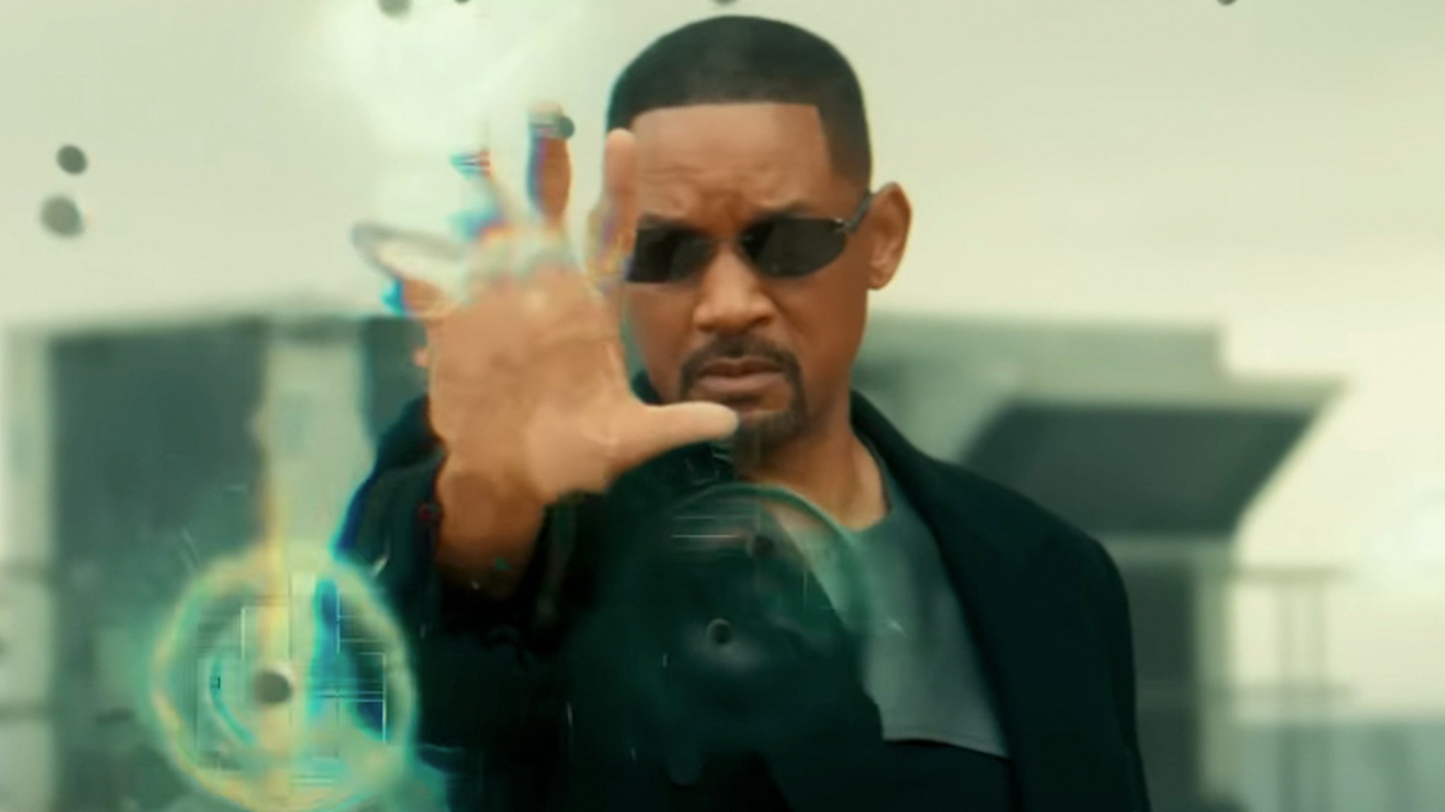 ウィル・スミスは、新しいミュージックビデオで映画を倒した後、マトリックスで主演するチャンスを得ます