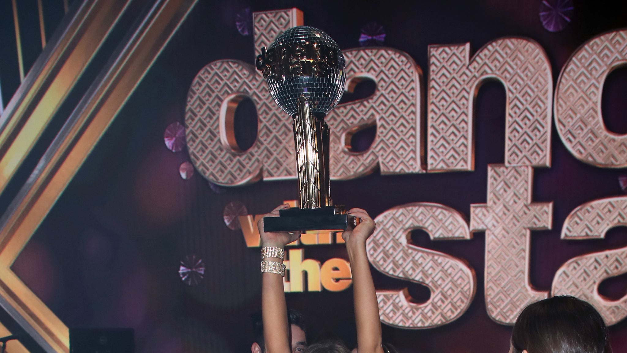 Inside the Dancing with the Stars Season 28 Finale(01)