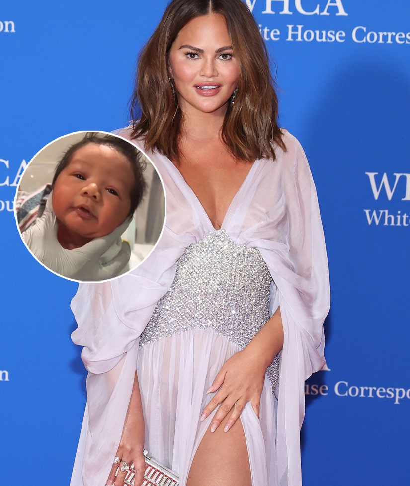 Chrissy Teigen Marvels Over Newborn s Hair In Sweet Video 15 Minu chrissy-teigen-marvels-over-newborn-s-hair-in-sweet-video-15-minu
