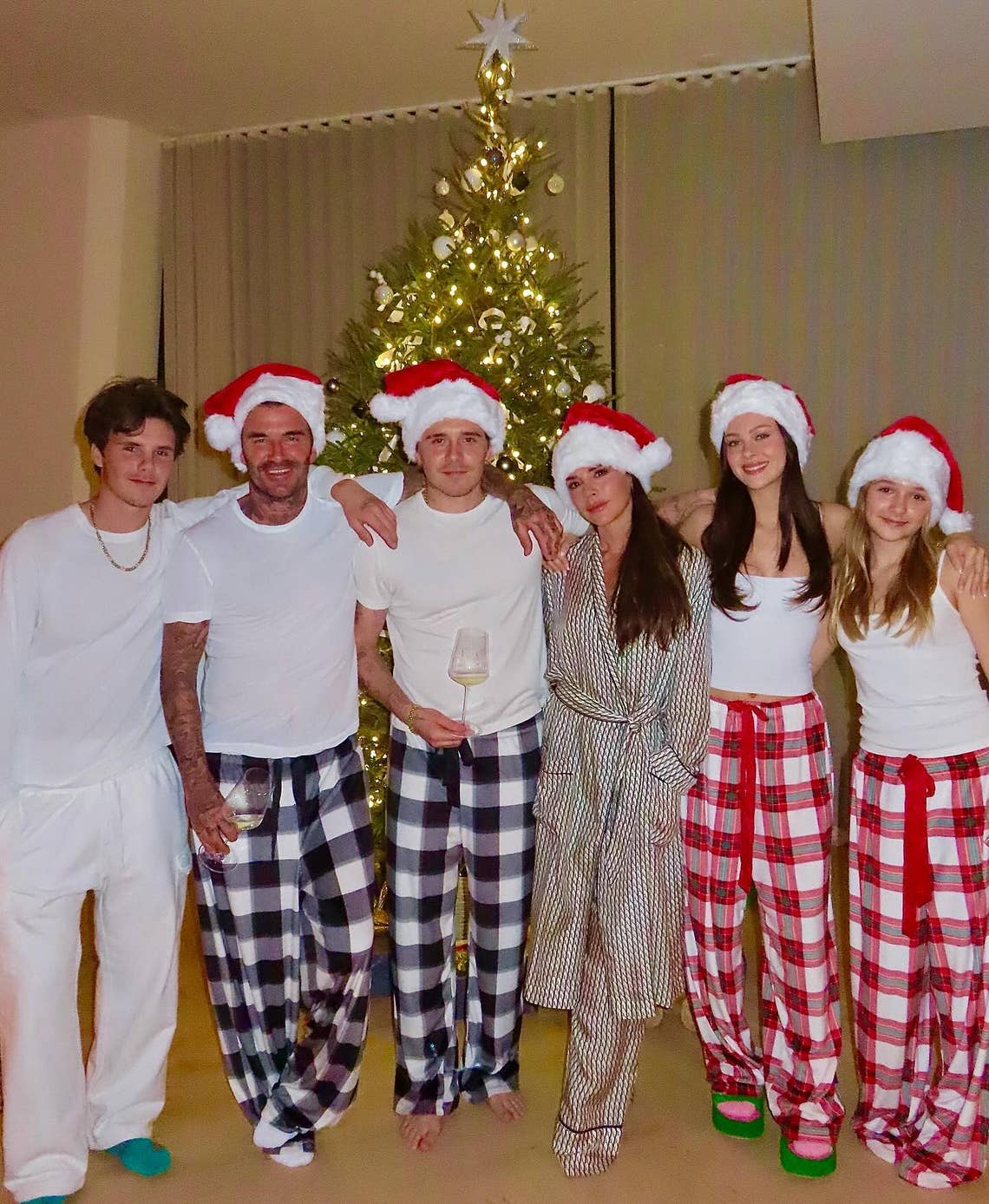 "Santa came early in Miami!!! 🎄x I love u all so much xxxx @davidbeckham @brooklynpeltzbeckham @cruzbeckham @nicolaannepeltzbeckham #harperseven we miss u @romeobeckham xx" - Victoria Beckham
