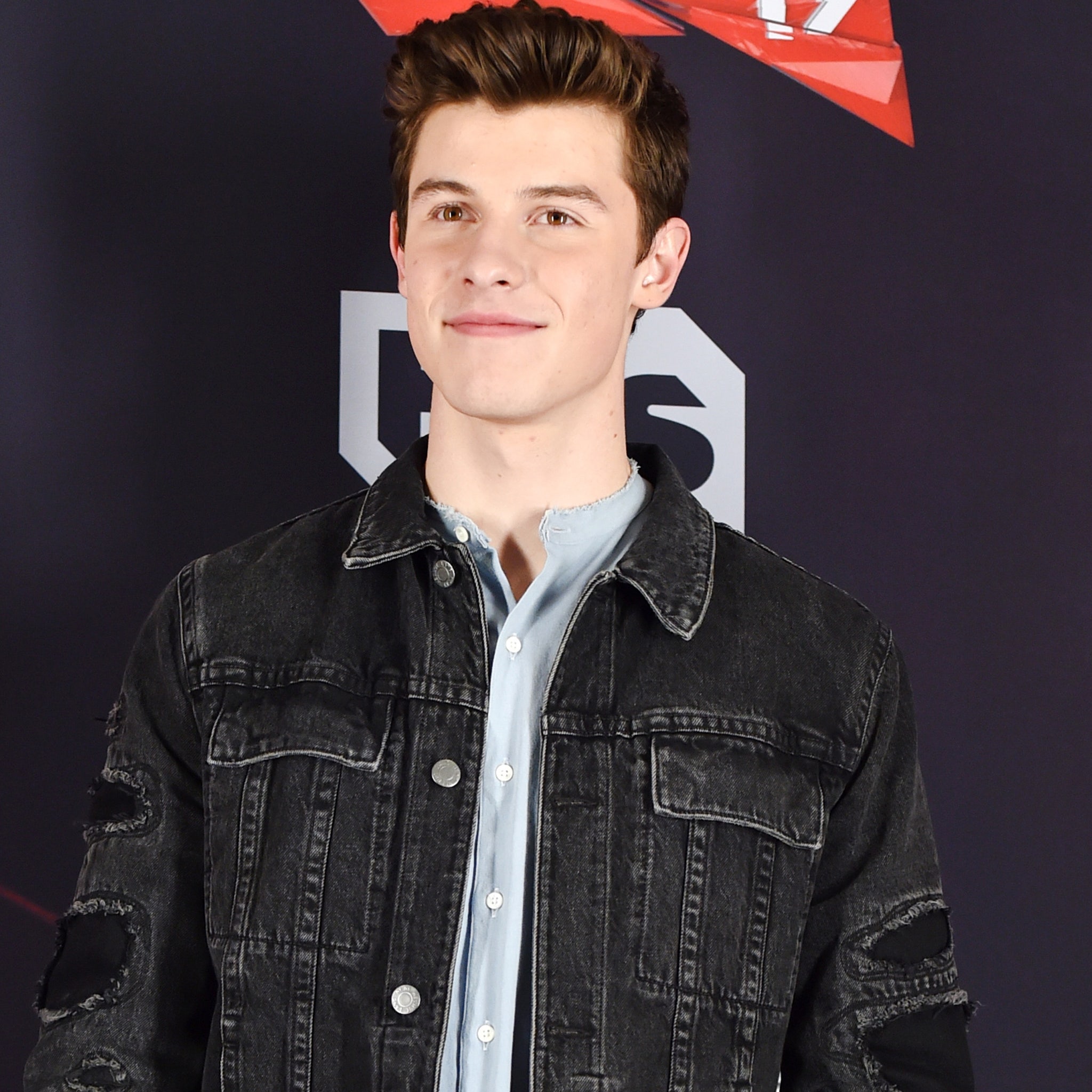 Listen To Shawn Mendes New Single There S Nothing Holdin Me Back Audio