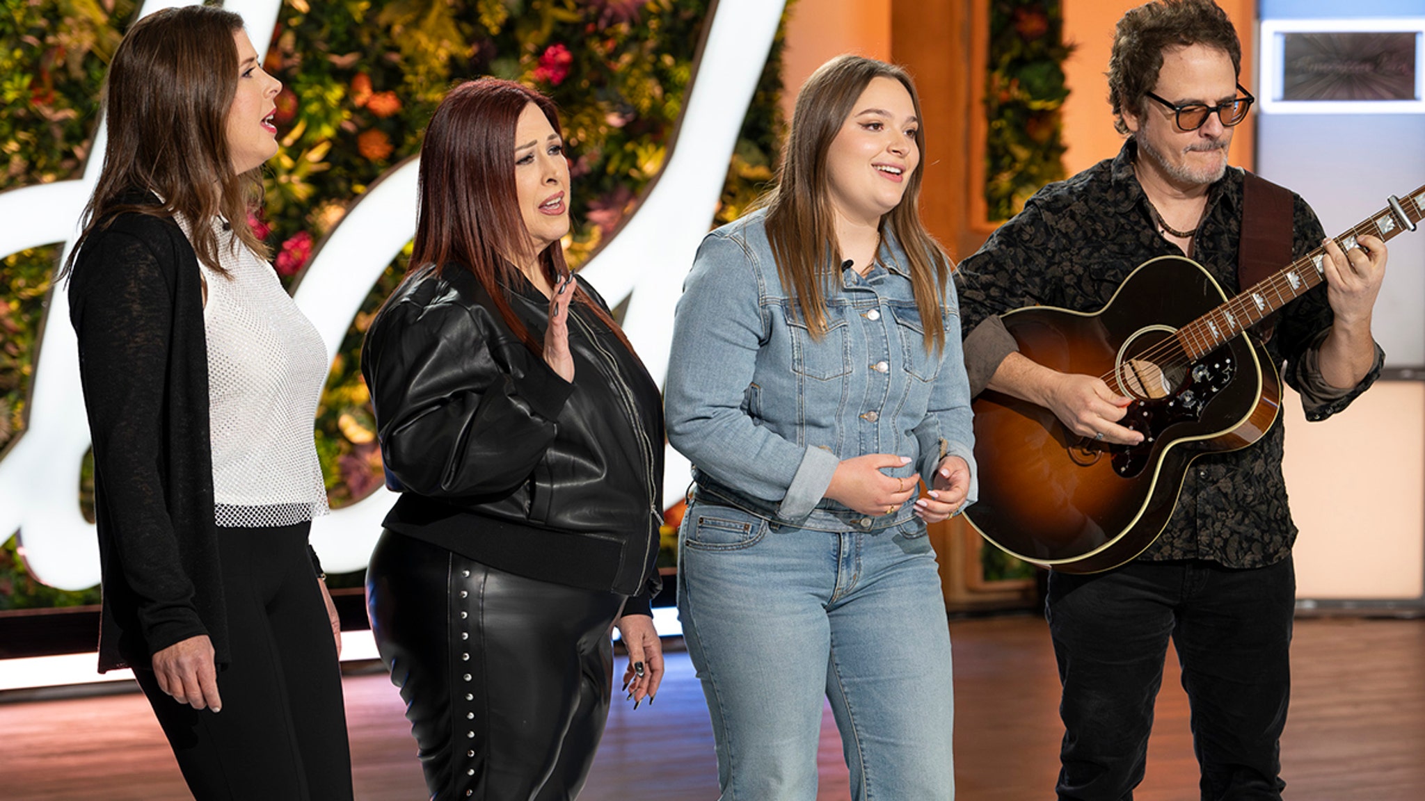 Carnie Wilson & Daughter Lola Bonfiglio Join Surprise Wilson Phillips Reunion on American Idol