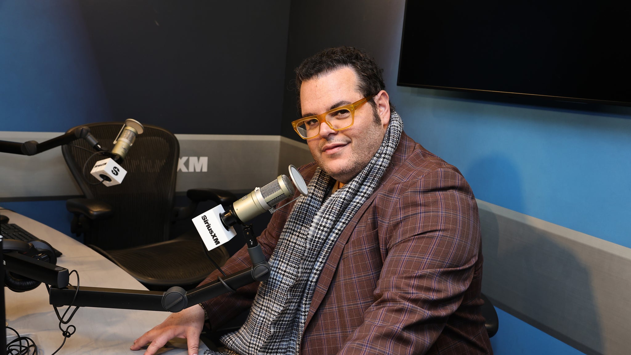 Josh Gad Reveals How Much He's Lost on Weight Loss Drugs, Spills on Side Effects