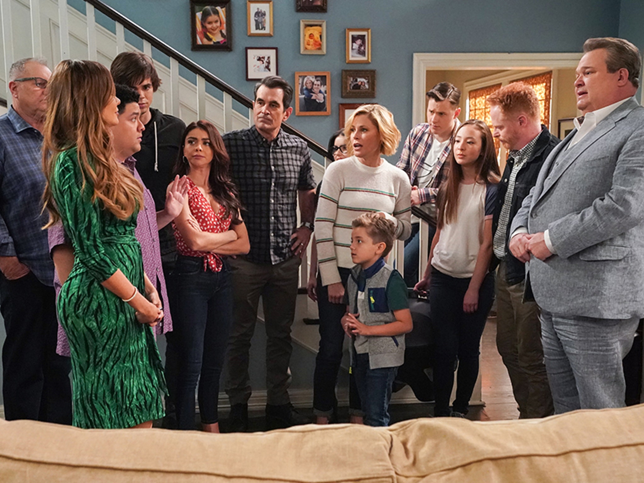 Modern Family Series Finale Recap Season 11 Episode 17 How