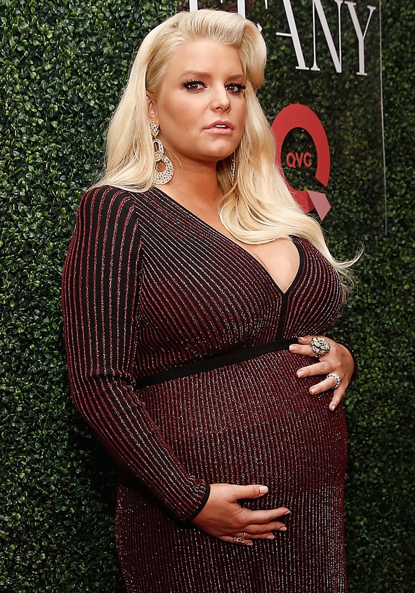 Jessica Simpson gives birth to her third child