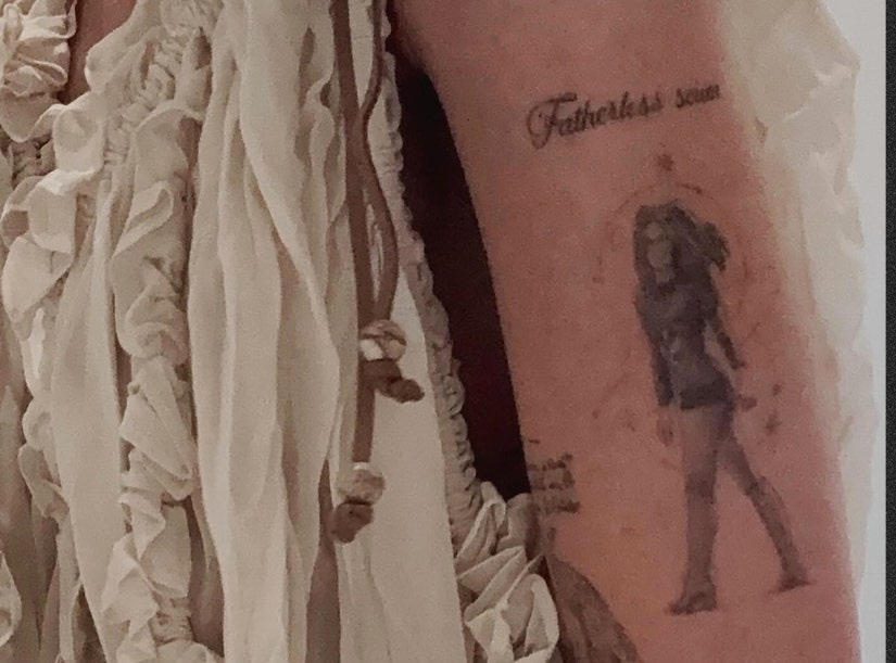 Kate Beckinsale Reveals New Tattoo in Honor of Her Late Mother Judy Loe